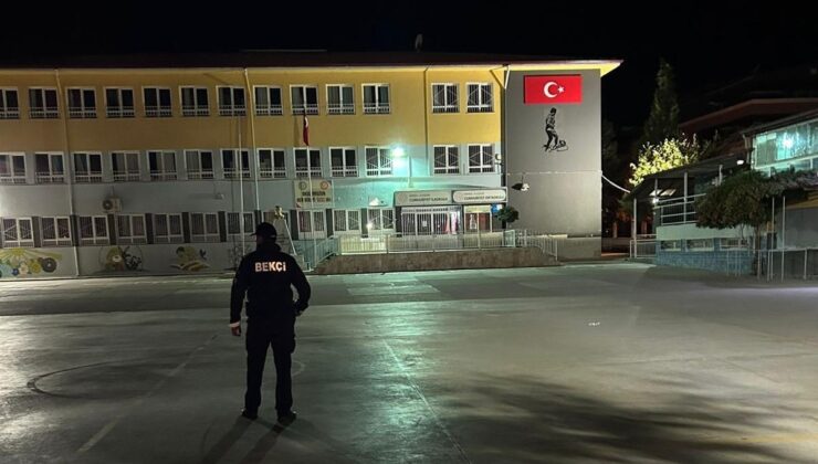 Gece bekçileri okulların güvenliği için görev başında