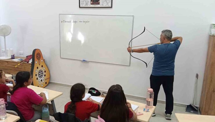 Sarıgöl’de okullarda “Geleneksel Türk Okçuluğu” tanıtımı yapıldı