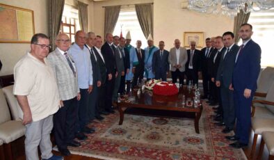 Vali Özkan esnafları ağırladı