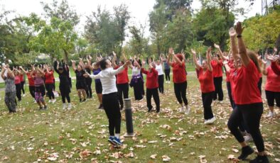 Yunusemreli kadınlardan açık havada spor etkinliği