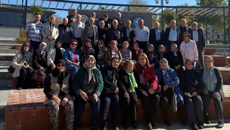 58 yıl sonra ilkokul öğretmenleriyle buluştular