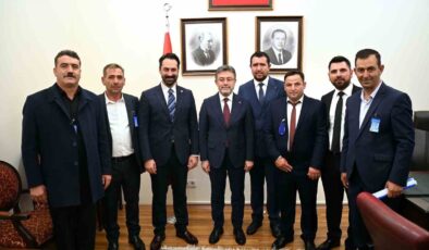 AK Parti’li Arınç, muhtarları Bakan Yumaklı ile buluşturdu