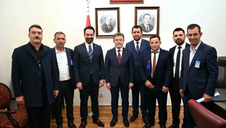 AK Parti’li Arınç, muhtarları Bakan Yumaklı ile buluşturdu