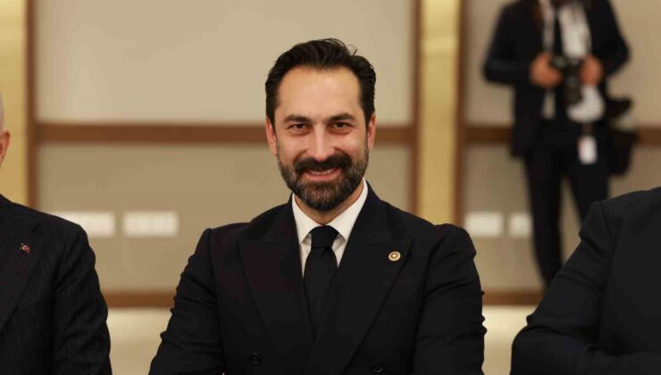 AK Parti’li Arınç: “Yeni yasama yılı birlik ve reform dönemi olacak”