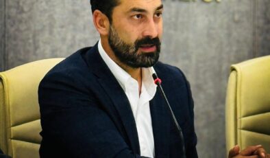 AK Parti’li Mücahit Arınç’tan CHP İl Başkanı Özalper’e tebrik