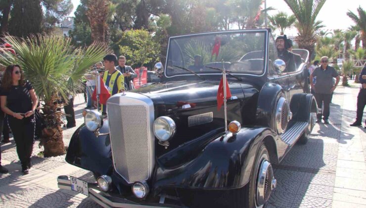 Atatürk’ün makam aracının aynısı Turgutlu’da ilgi odağı oldu