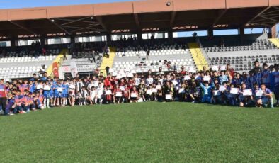 Cumhuriyet coşkusu sahaya taşındı