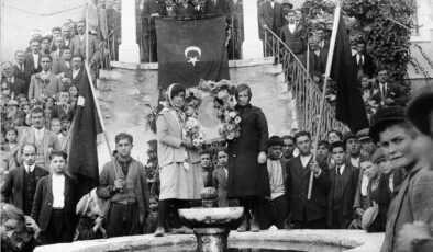 Demirci’de 97 yıl önceki cumhuriyet karesi yeniden canlandı