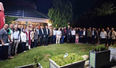 Emekli eğitimcilere plaket takdim edildi