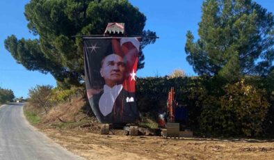 Kepçe operatöründen anlamlı cumhuriyet kutlaması