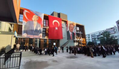 Münire Bayer Ortaokulu’nda bugün ilk ders zili çaldı