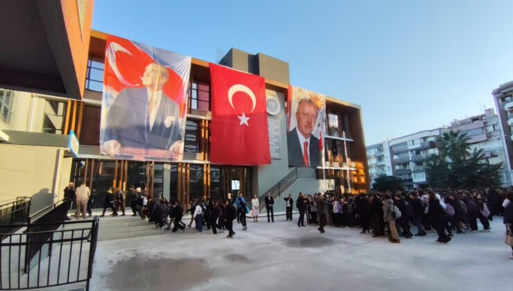 Münire Bayer Ortaokulu’nda bugün ilk ders zili çaldı