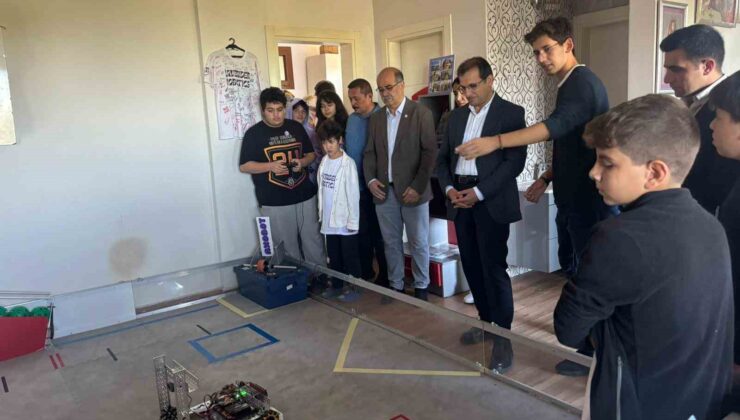 Salihli Kaymakamı Güldoğan, geleceğin bilim insanlarıyla buluştu