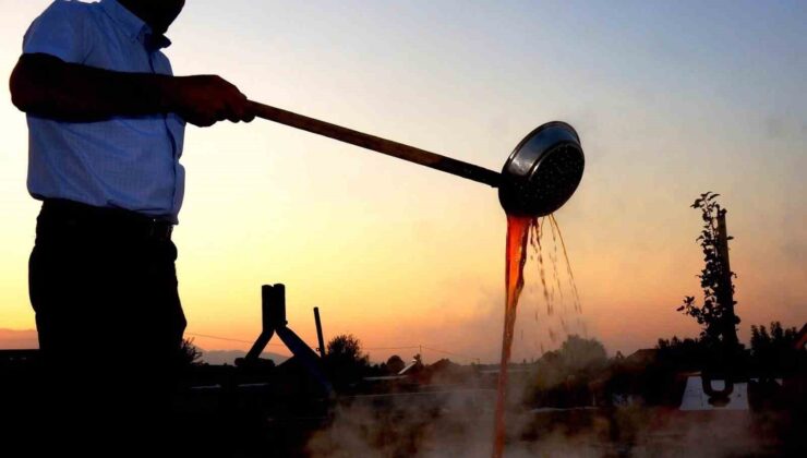 Sarıgöl’de pekmez köpüğü geleneği yaşatılıyor