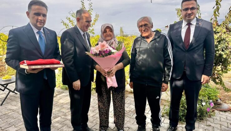 Vali Özkan ve beraberindekilerden şehit ailesine anlamlı ziyaret