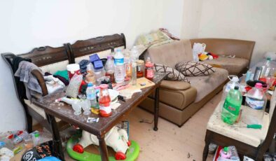 Yunusemre’de çöp evden 2 kamyon çöp çıkarıldı