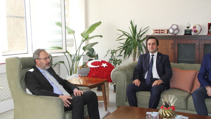 AK Partili Kasapoğlu: “Kula’da hem spor altyapısının hem de gençlik çalışmalarının güçlendirilmesi adına iş birliğimiz sürecek”