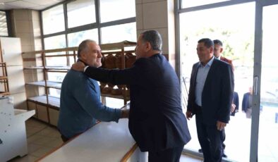 Başkan Balaban esnafın taleplerini yerinde dinliyor