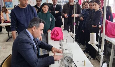 Kaymakam Dalak öğrencilerle dikiş dikip çapa yaptı