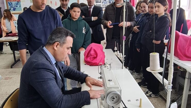 Kaymakam Dalak öğrencilerle dikiş dikip çapa yaptı