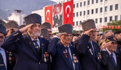 Manisa 2 dakikalığına sessizliğe büründü