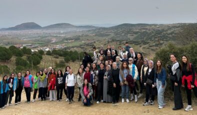 Manisa’da 61 kadın öğretmen 24 Kasım’ı Gençlik Kampında kutladı