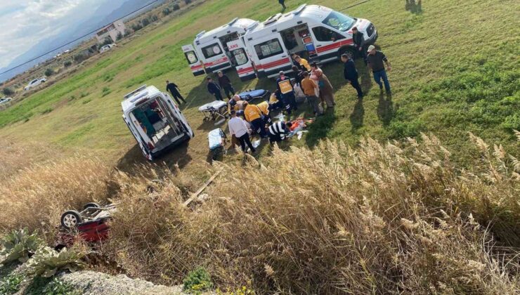 Manisa’da otomobil tarlaya uçtu: 1’i bebek 5 yaralı