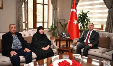Şehit ailesinden Manisa protokolüne duygu dolu ziyaret