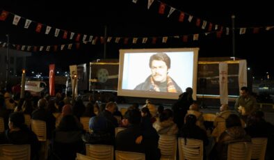 Yunusemre Belediyesinden vatandaşlara açık havada sinema keyfi