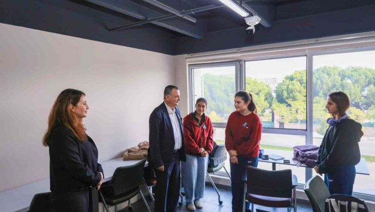 Yunusemre’den 10 Kasım’da gençlere ’Nutuk’ hediyesi