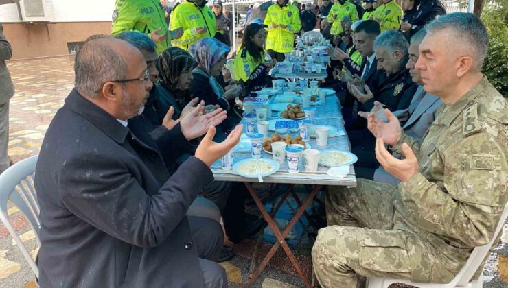 Alaşehir’de şehit olan 2 polis memuru unutulmadı