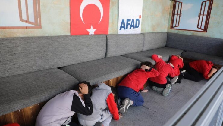 Deprem anı gerçekçi bir ortamda canlandırıldı