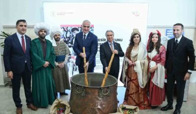 Kültür ve Turizm Bakanı Ersoy, Ankara’da Mesir Macunu kardı