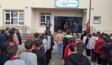 Müdür Yıldırak öğrencilerle buluştu