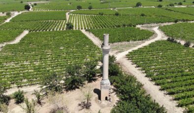 Sarıgöl’ün simgesi ’Kırık Minare’ zamana direniyor