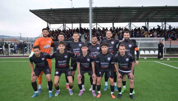 Selendi Belediyespor liderliğe yükseldi