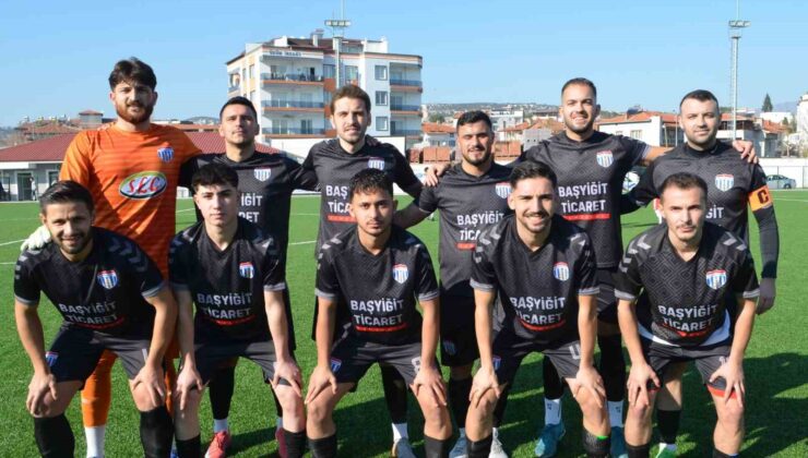 Selendi Belediyespor üçte üç yaptı