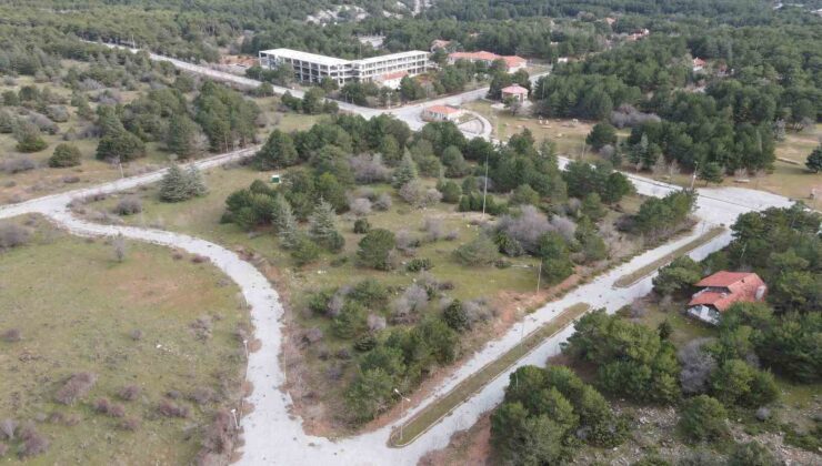 Spil Dağı Milli Parkı’na Türkiye’de ilk “Kıl Çadır Gençlik Kamp Merkezi”