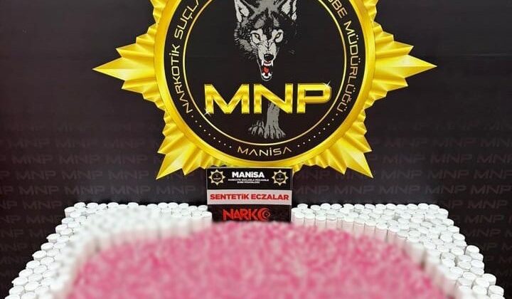 Araçta binlerce sentetik hap ele geçirildi