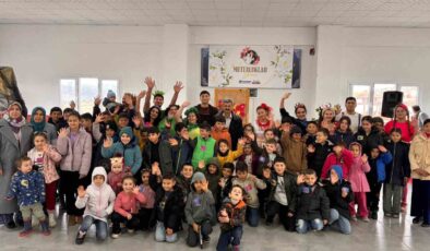 Çocuklar sağlıklı beslenmeyi tiyatroyla öğrendi