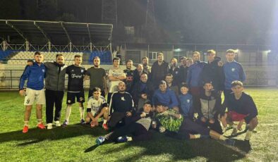 Gördes Engelliler Derneği’nden Altıntaş Spor’a destek