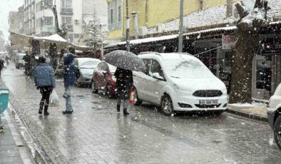 Gördes’te kar yağışı etkili oldu