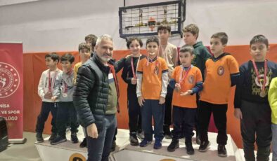 Salihli’de Gazeteciler Günü satrançla taçlandı