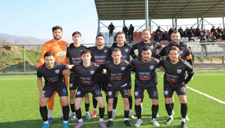 Selendi Belediyespor şampiyonluğa koşuyor