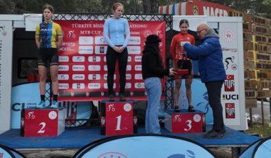 Akhisarlı bisikletçilerden Alanya’da çifte başarı