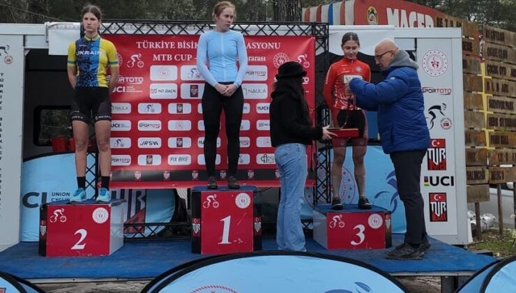 Akhisarlı bisikletçilerden Alanya’da çifte başarı