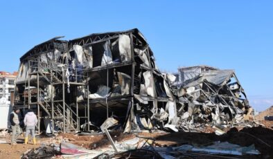 Başkan Şimşek’ten yangın çıkan TOKİ şantiyesinde inceleme