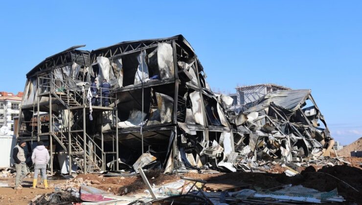 Başkan Şimşek’ten yangın çıkan TOKİ şantiyesinde inceleme