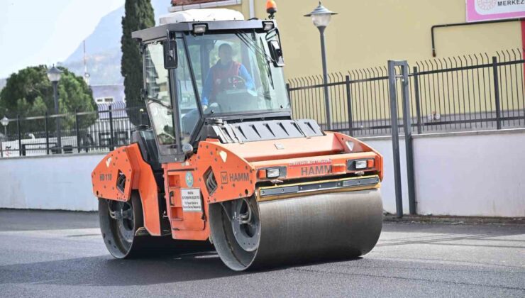 Büyükşehirden hastane otoparkına 2 bin ton sıcak asfalt