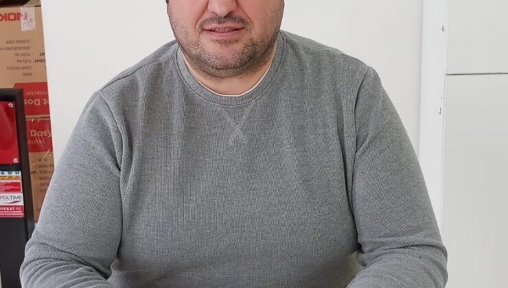 Gece yarısı kırmızı ışıkta mendil satan çocuklar için yetkililere çağrı